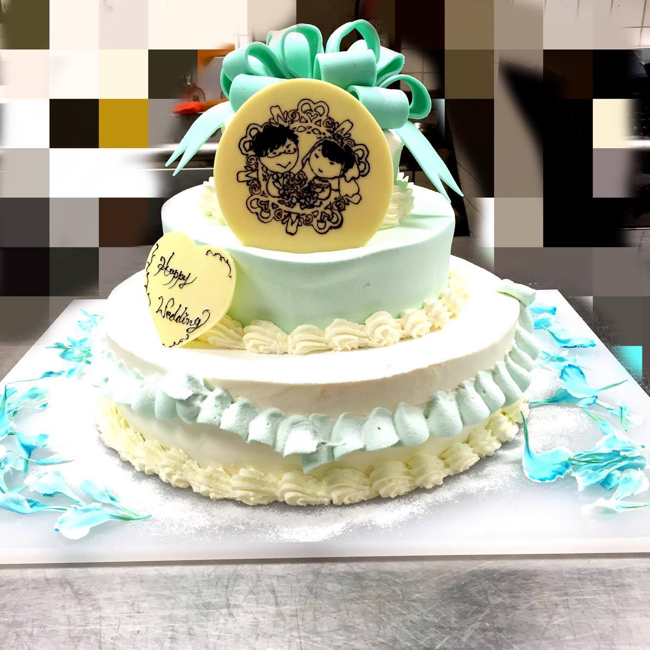 お二人のロゴを使ったウェディングケーキ