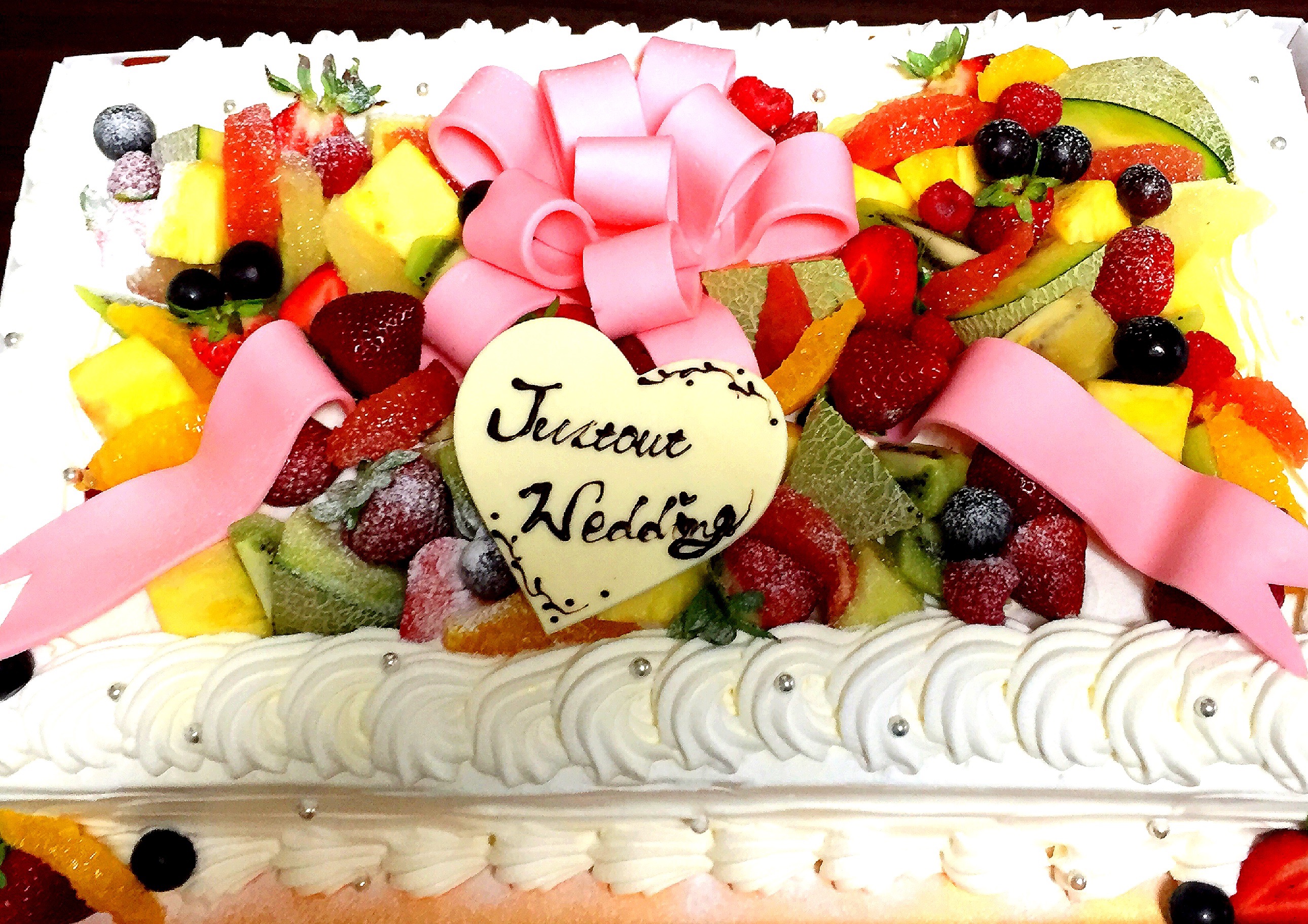 ウェディングケーキの現在のスタンダード。生ケーキが喜ばれる３つのポイント！