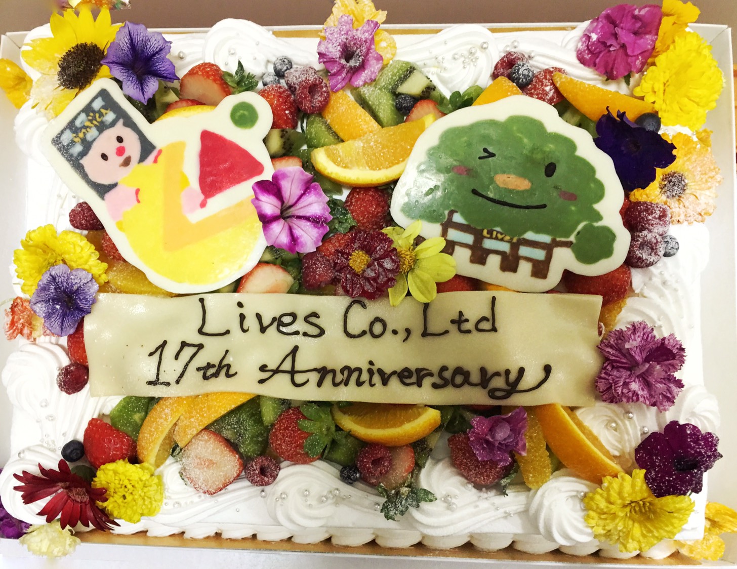 オーダーメイドケーキ事例：株式会社ライブズ様１７周年パーティーケーキ
