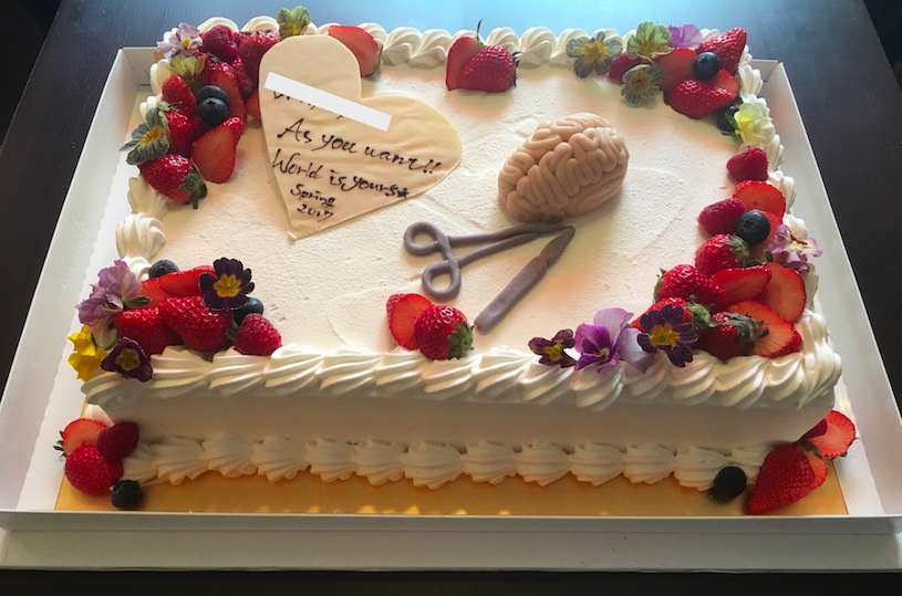 オーダーメイドケーキ事例：リアルだけどなんかかわいい？！脳みそのケーキ!!!