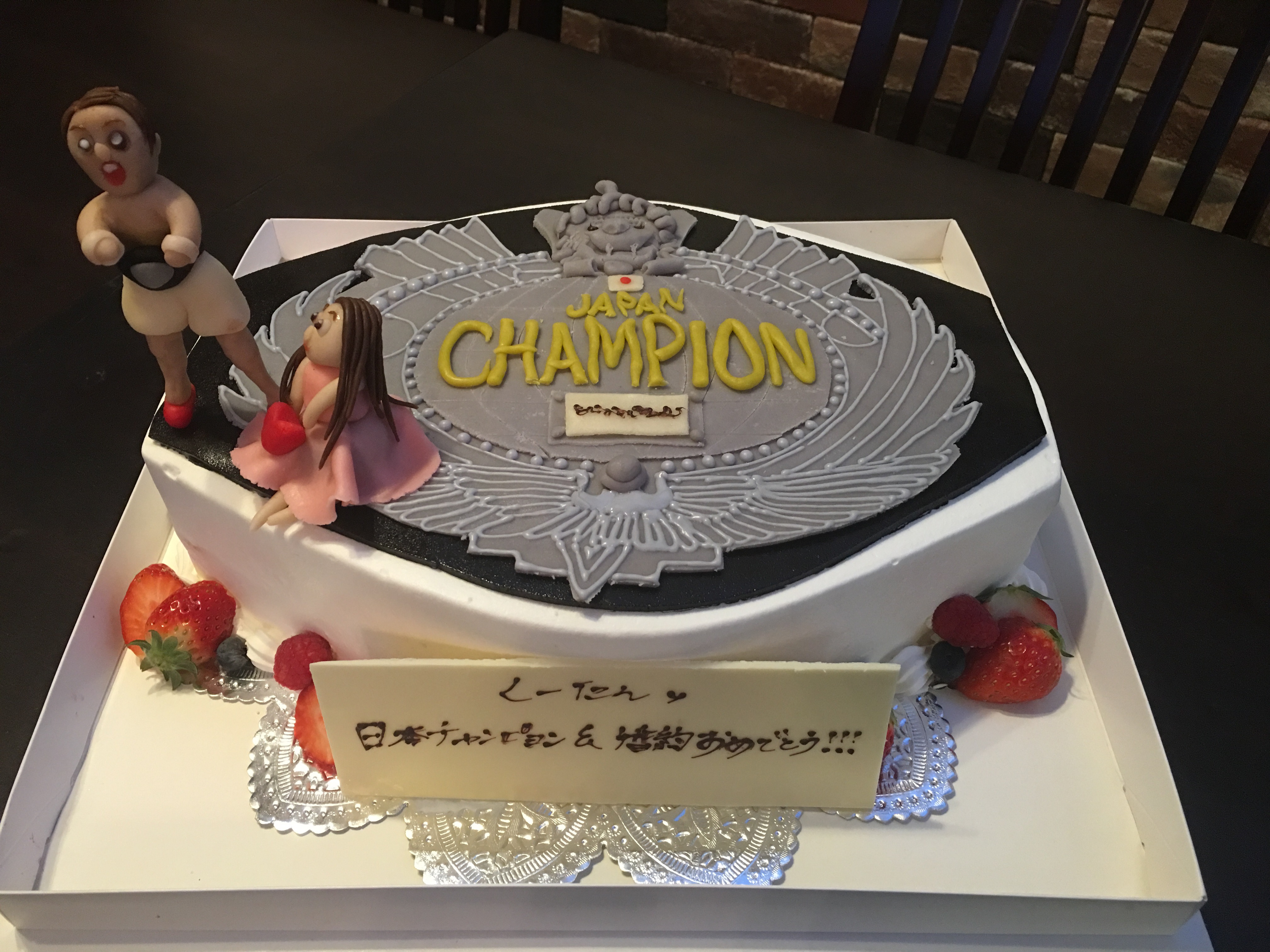 オーダーメイドケーキ事例:まるで本物？！のチャンピオンベルトケーキ!!!