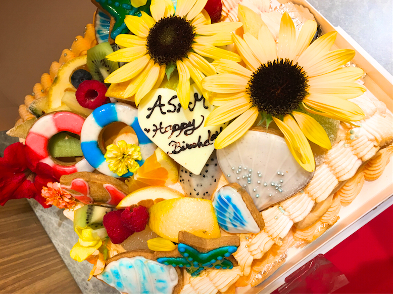 オーダーメイドケーキ事例：Scawaiiモデル鈴木あや様よりバースデーオーダーケーキ！