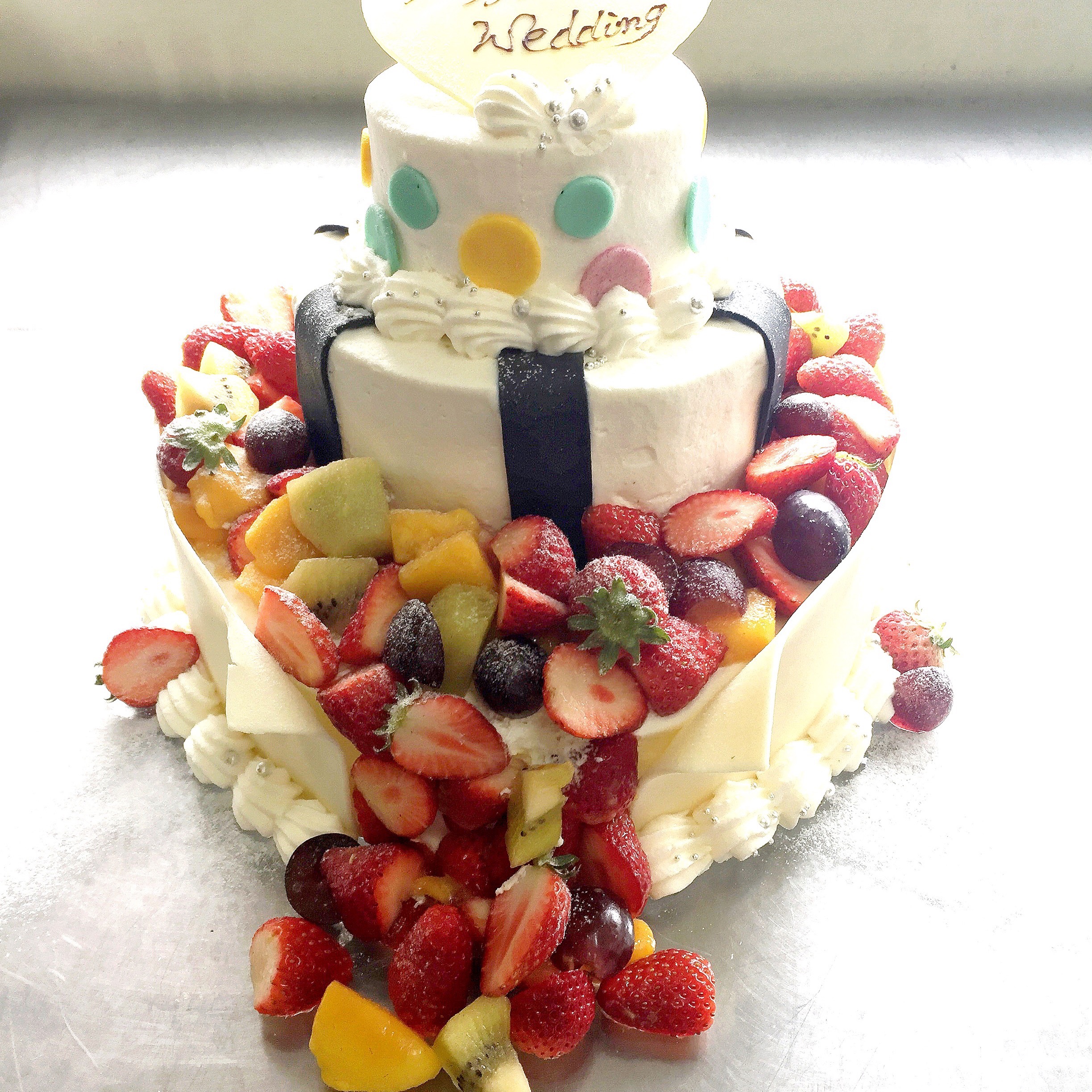 【ウェディングケーキあるある】シュガークラフトケーキを生ケーキで作成できますか？