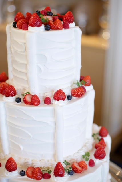 ウェディングケーキの注文でお困りですか？それならケーキ専門店の当店へ是非ご注文を！